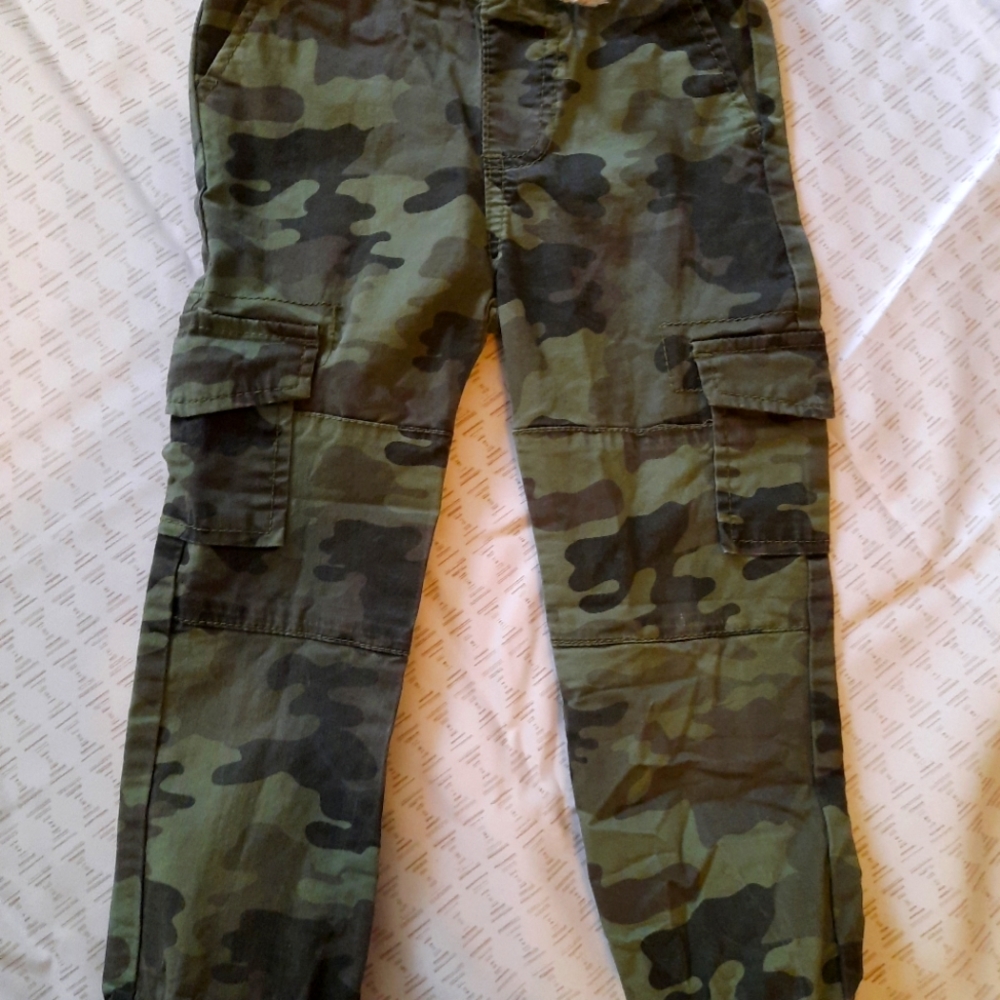 Girls Camo Cargo Pants